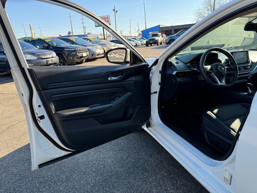 2019 Nissan Altima Image 9