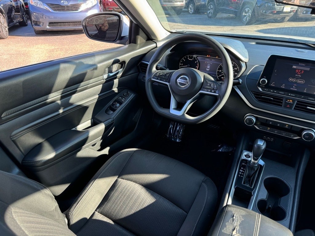 2019 Nissan Altima Image 16