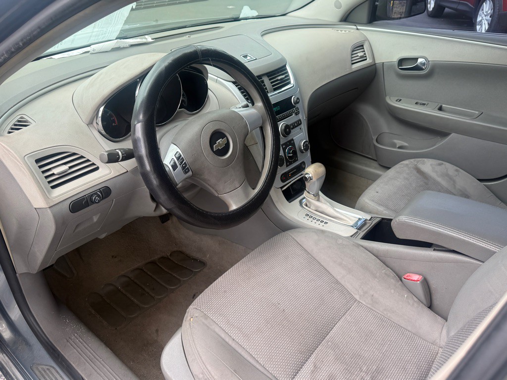 2009 Chevrolet Malibu Image 2