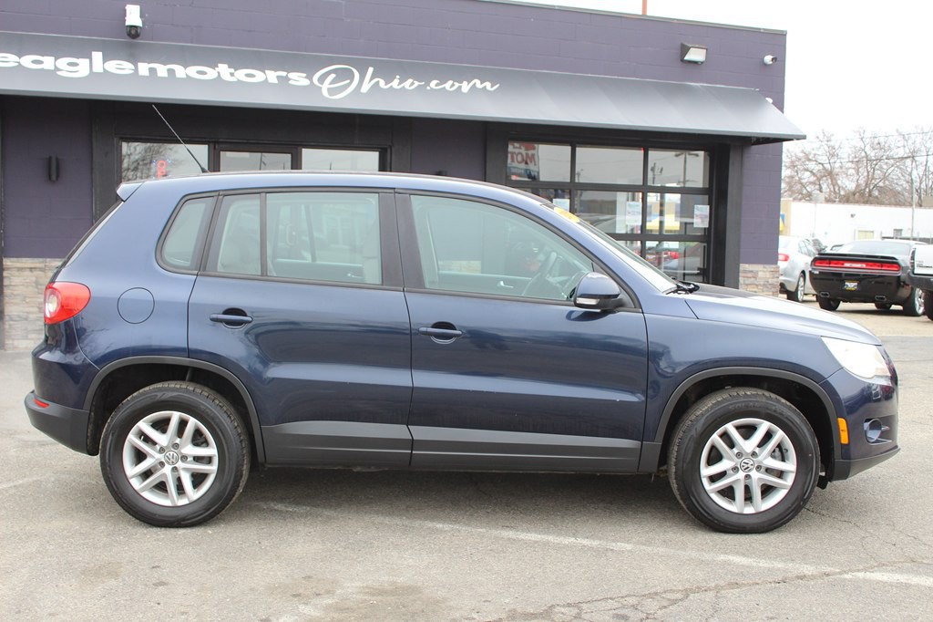 2011 Volkswagen Tiguan Image 2