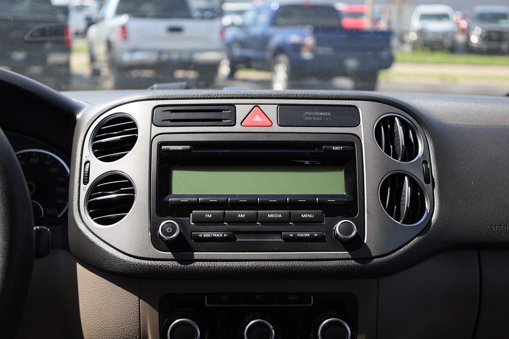 2011 Volkswagen Tiguan Image 8