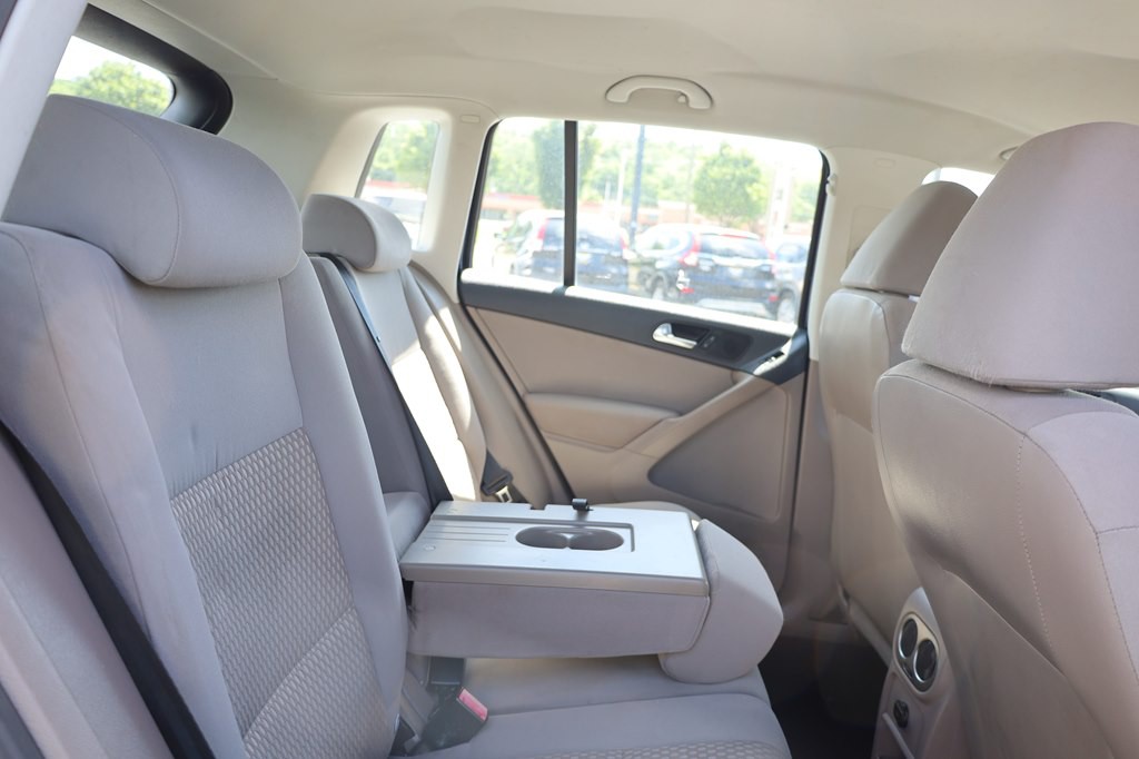 2011 Volkswagen Tiguan Image 12