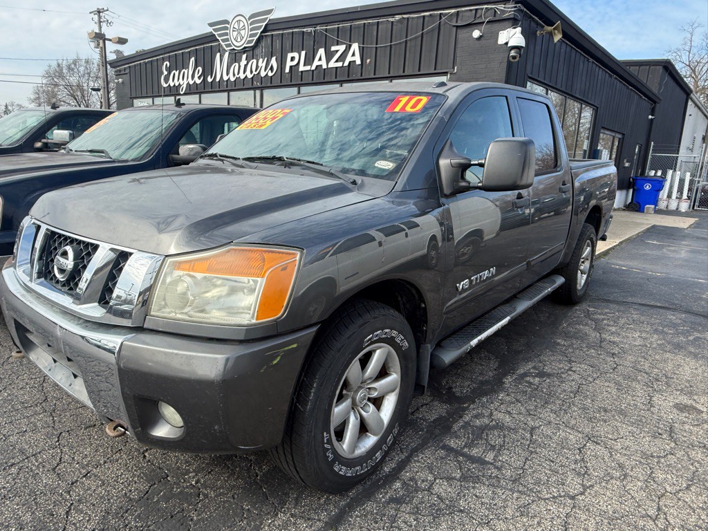 2010 Nissan Titan Image 2