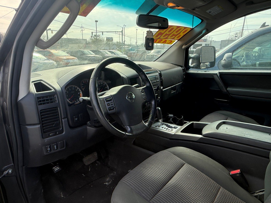 2010 Nissan Titan Image 4