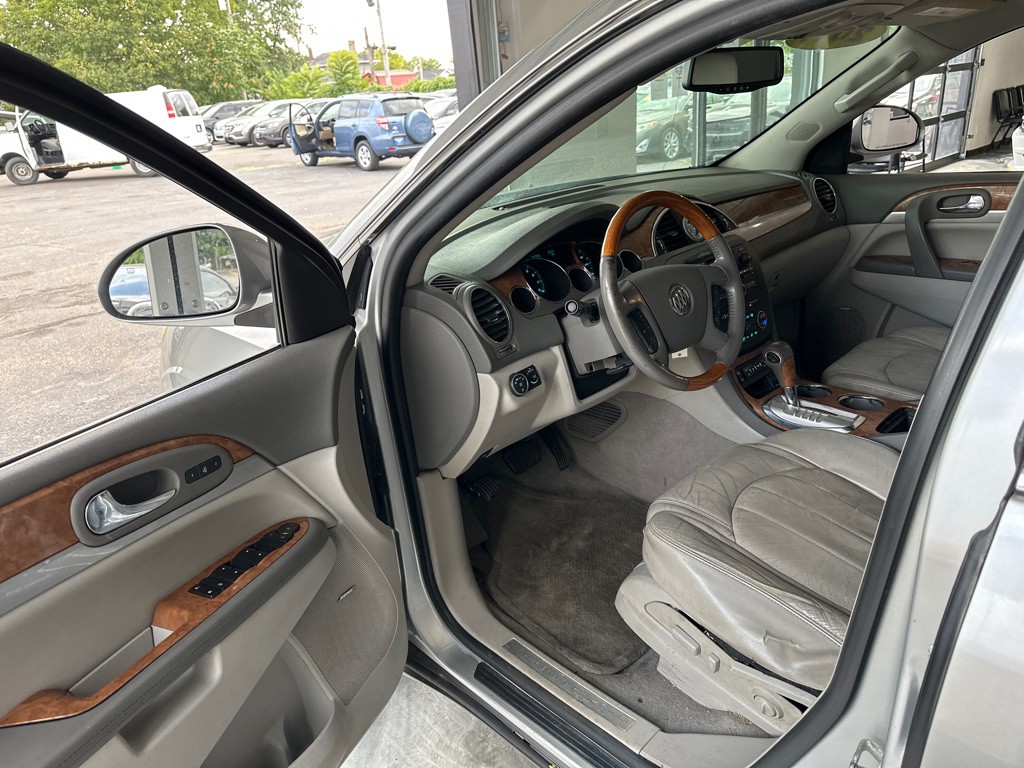 2011 Buick Enclave Image 8