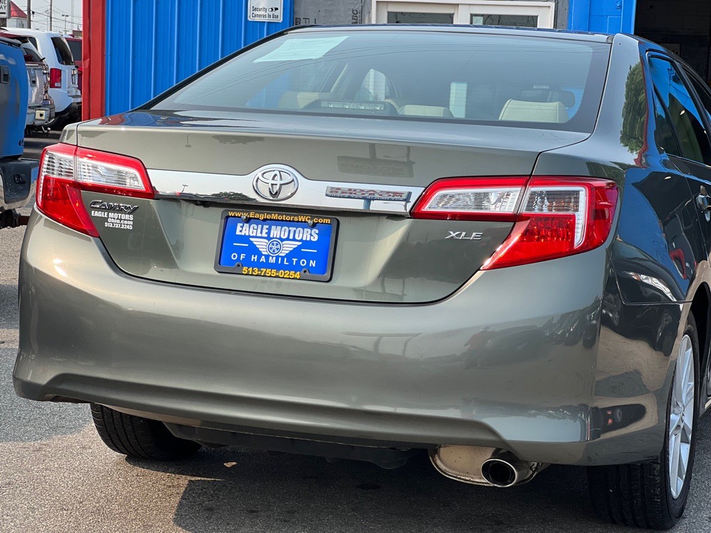 2012 Toyota Camry Image 2