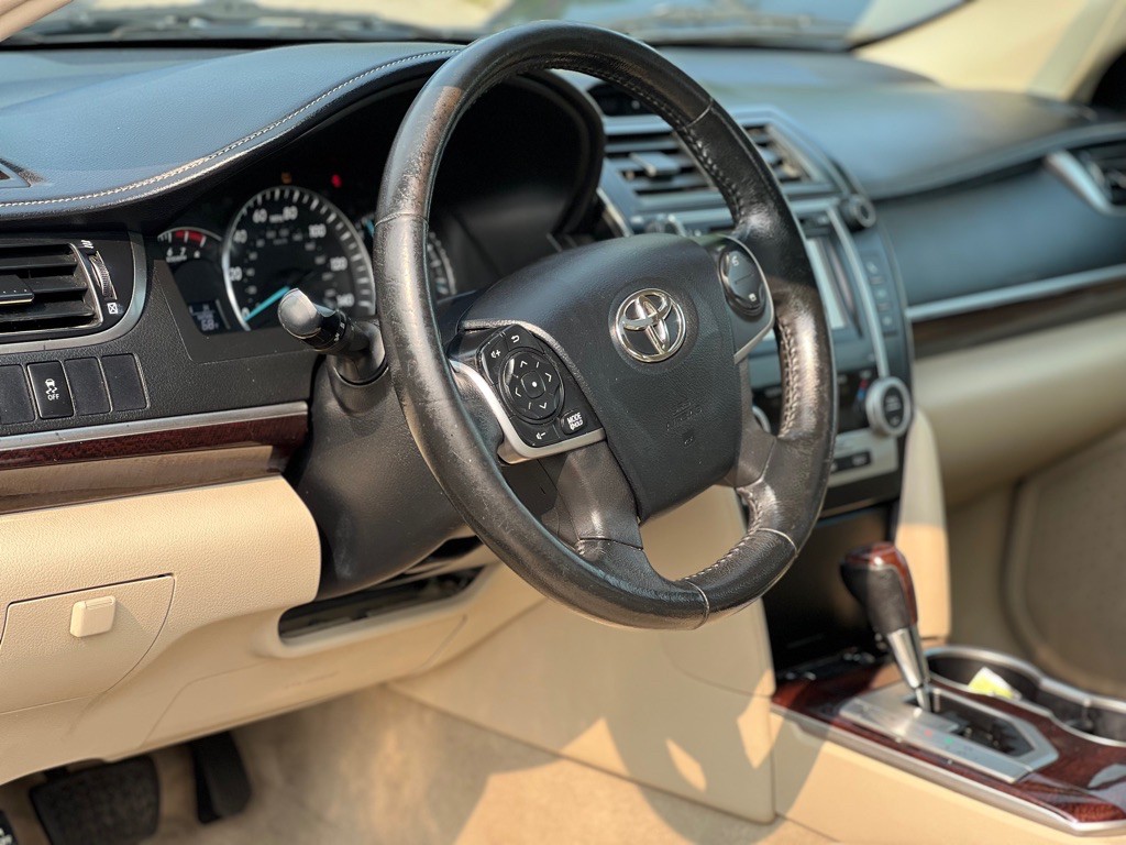 2012 Toyota Camry Image 8