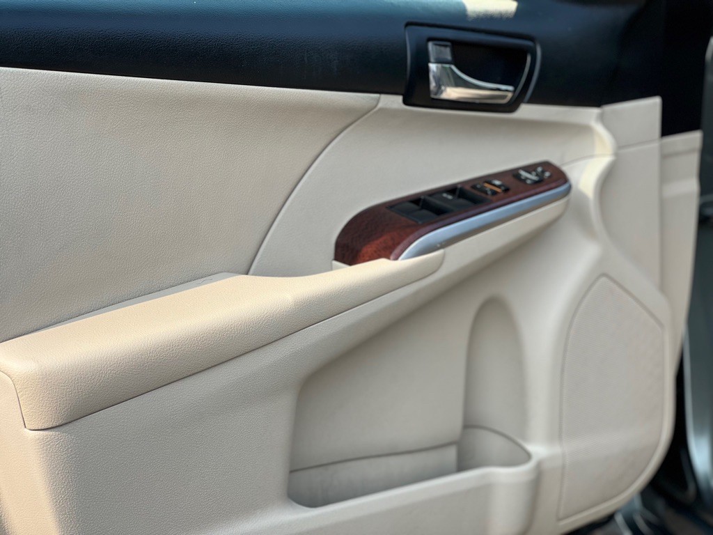 2012 Toyota Camry Image 10