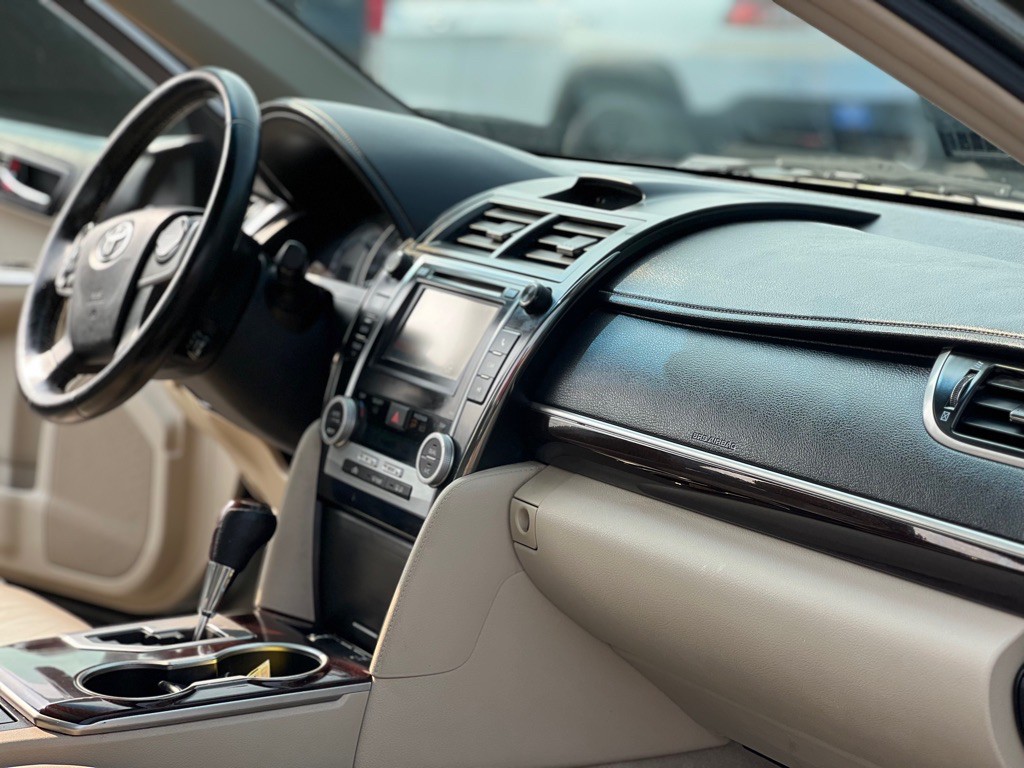 2012 Toyota Camry Image 16