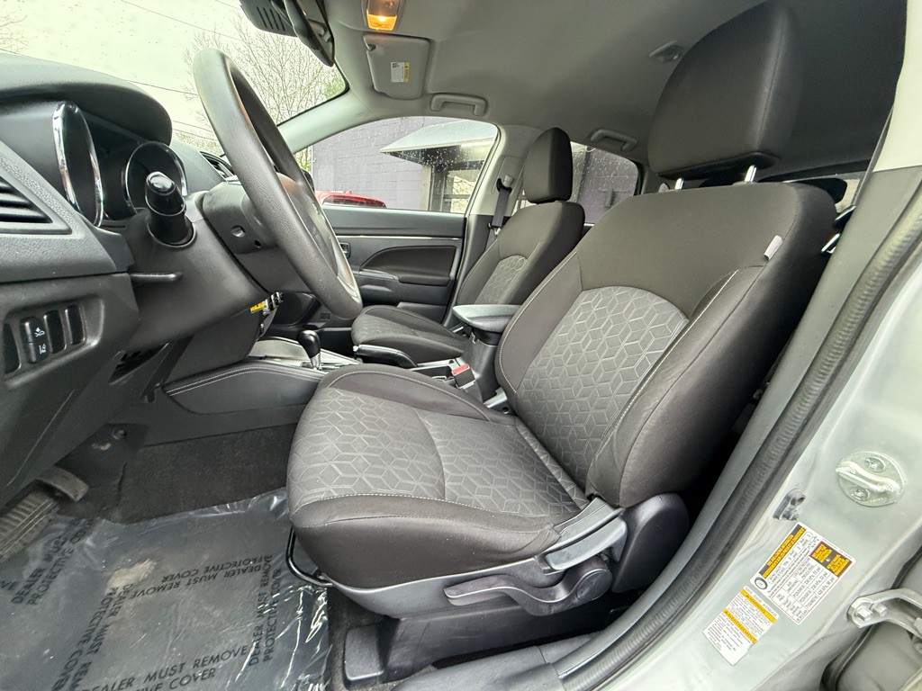 2021 Mitsubishi Outlander Image 3