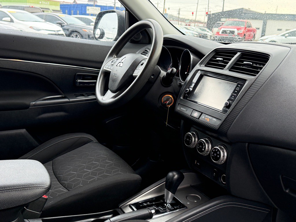 2021 Mitsubishi Outlander Image 5