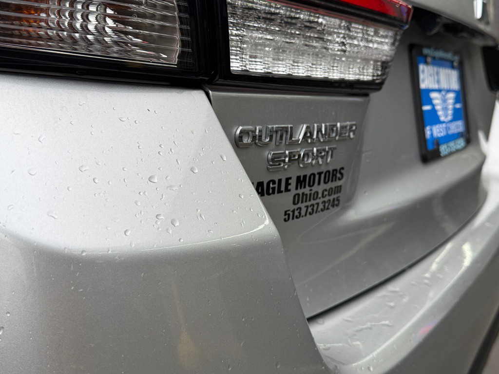 2021 Mitsubishi Outlander Image 7