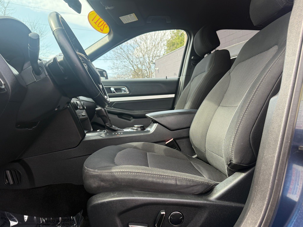 2017 Ford Explorer Image 2