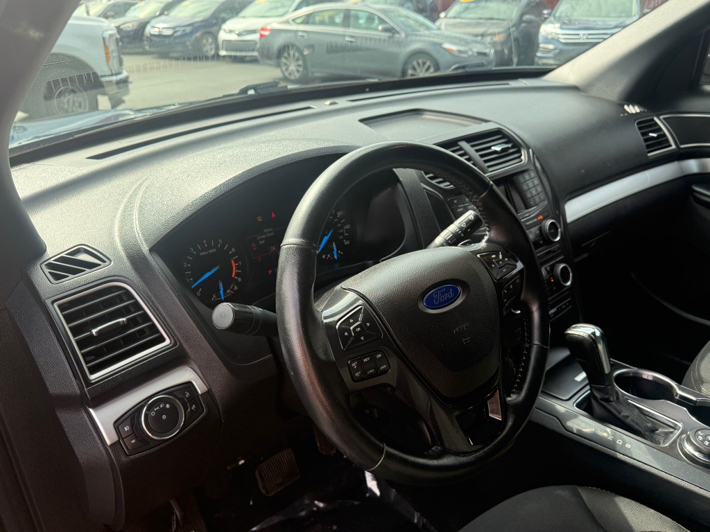 2017 Ford Explorer Image 3