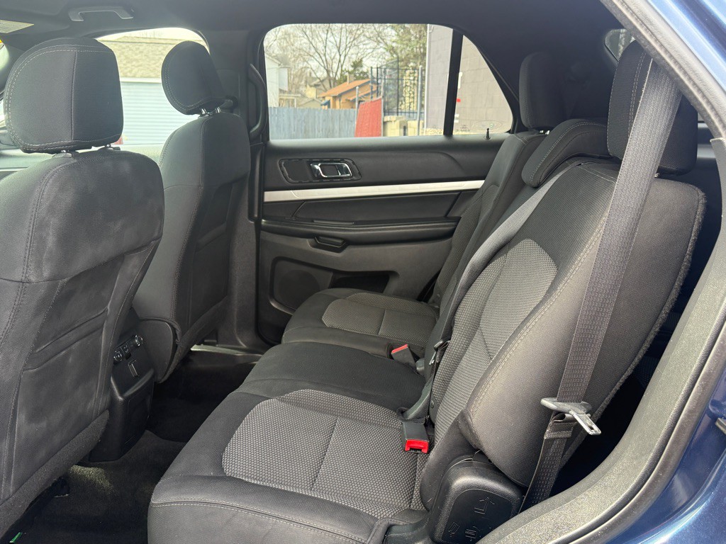 2017 Ford Explorer Image 4