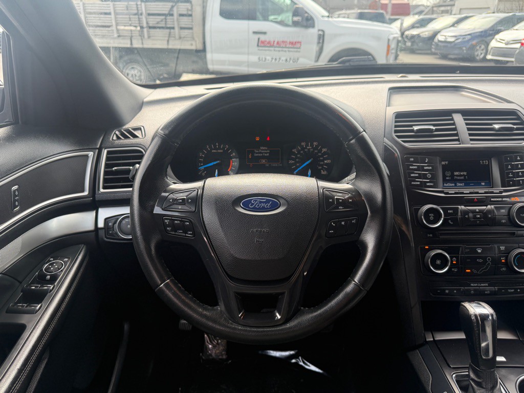 2017 Ford Explorer Image 8