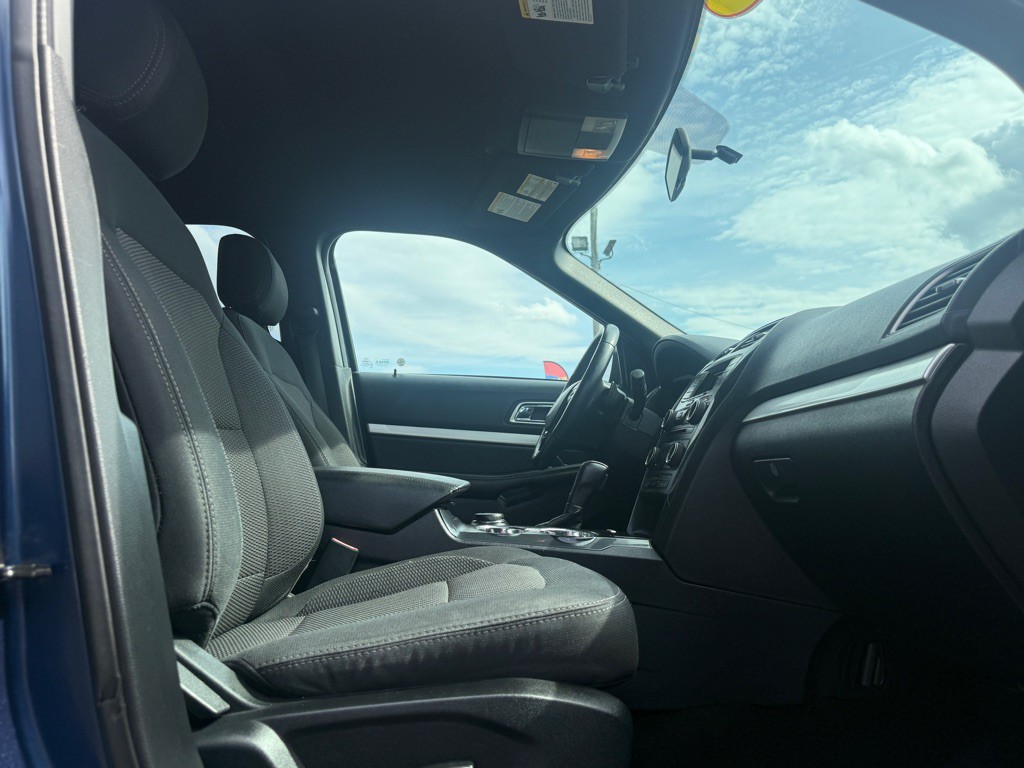 2017 Ford Explorer Image 9