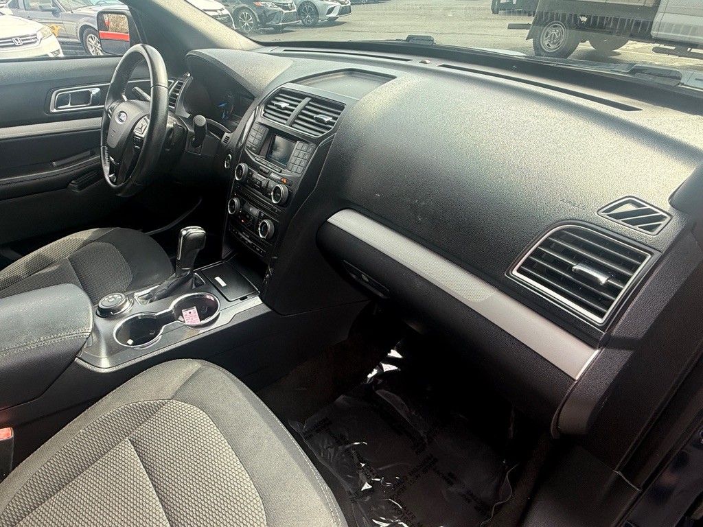 2017 Ford Explorer Image 10