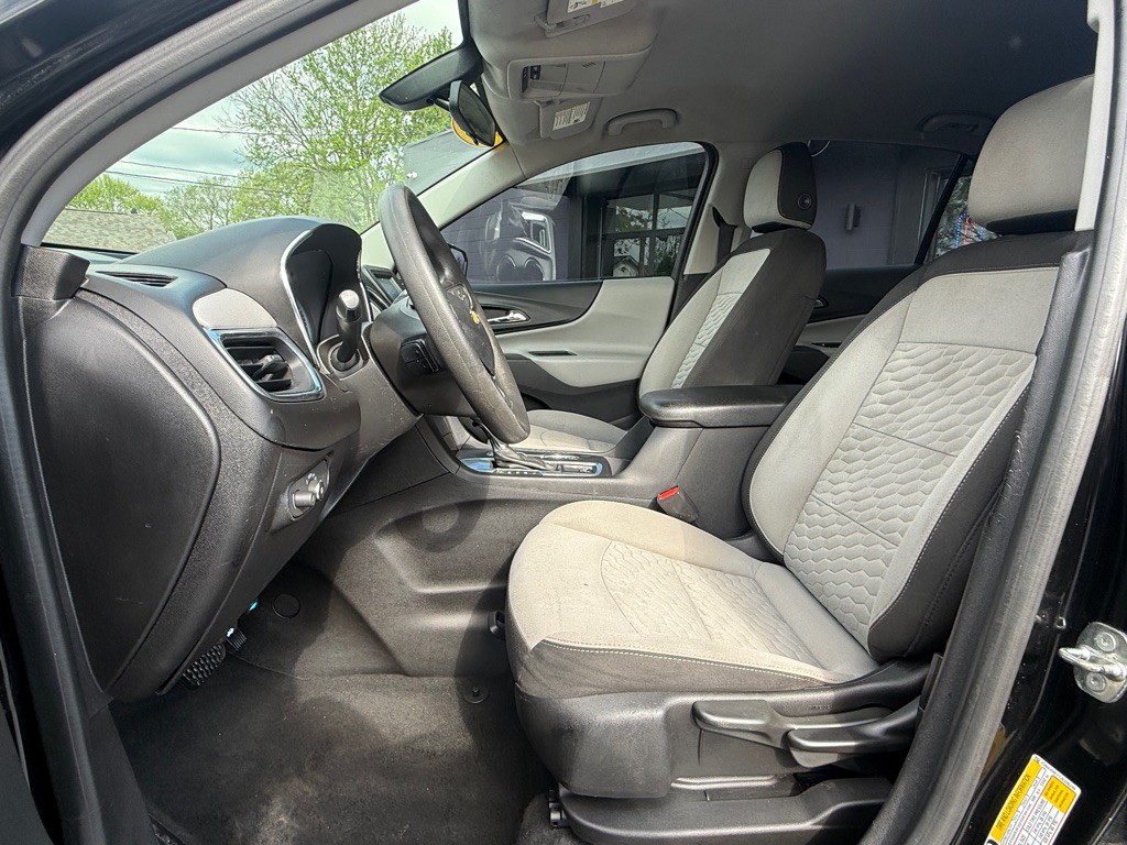 2018 Chevrolet Equinox Image 2