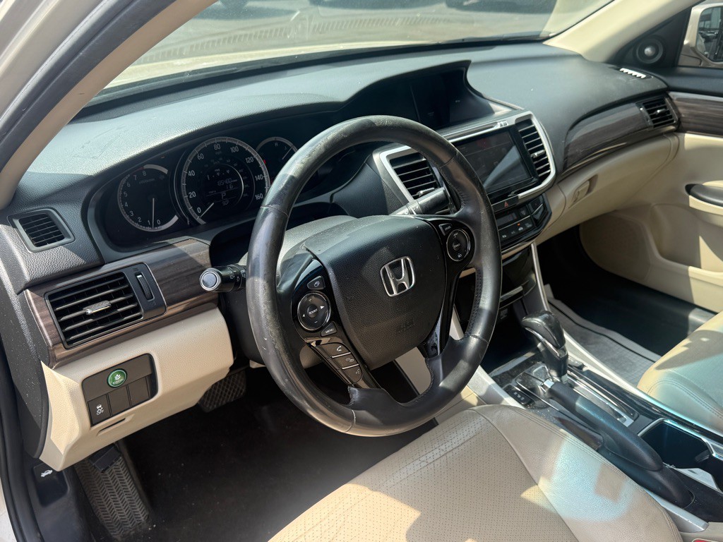 2016 Honda Accord Image 2