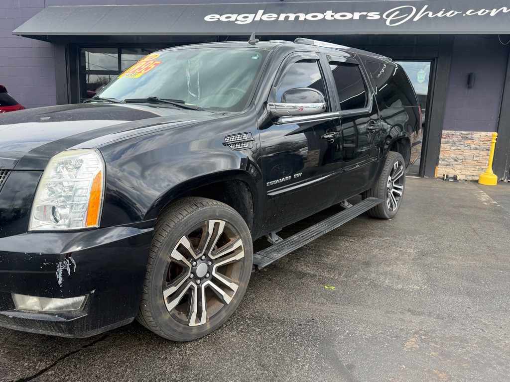 2012 Cadillac Escalade Image 2