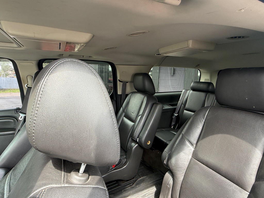 2012 Cadillac Escalade Image 3