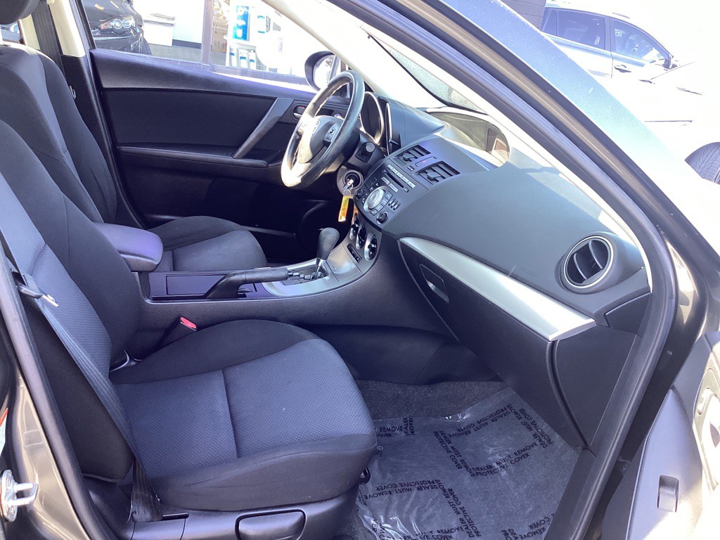 2010 Mazda Mazda3 Image 2