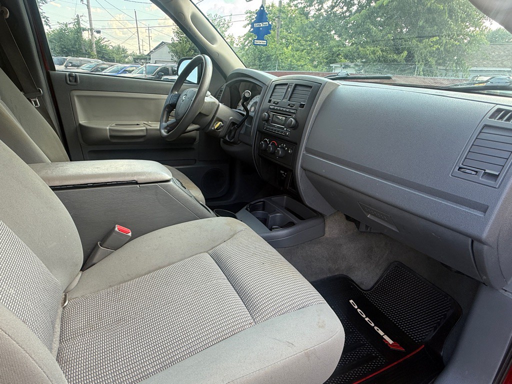 2007 Dodge Dakota Image 2