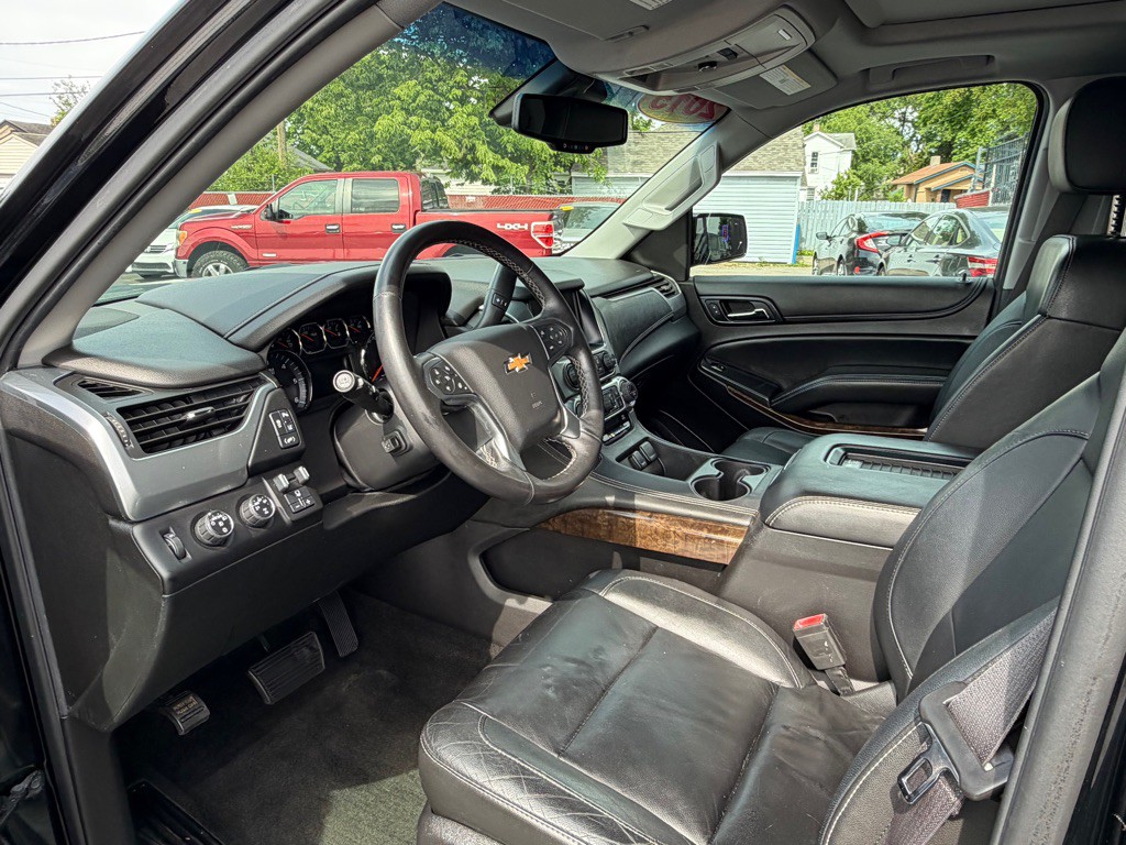 2015 Chevrolet Suburban Image 2