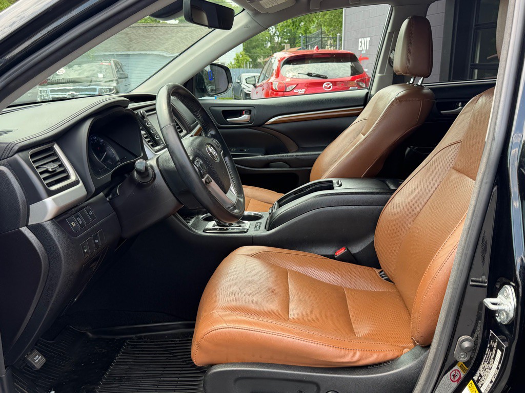 2018 Toyota Highlander Image 2