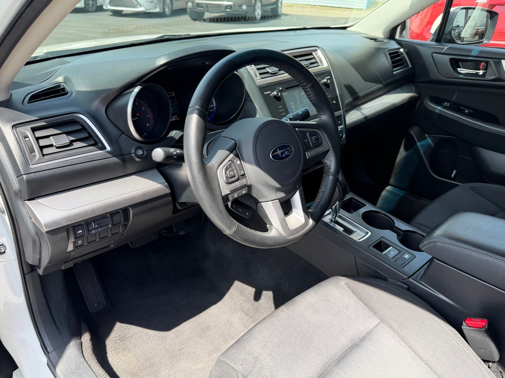 2015 Subaru Legacy Image 2