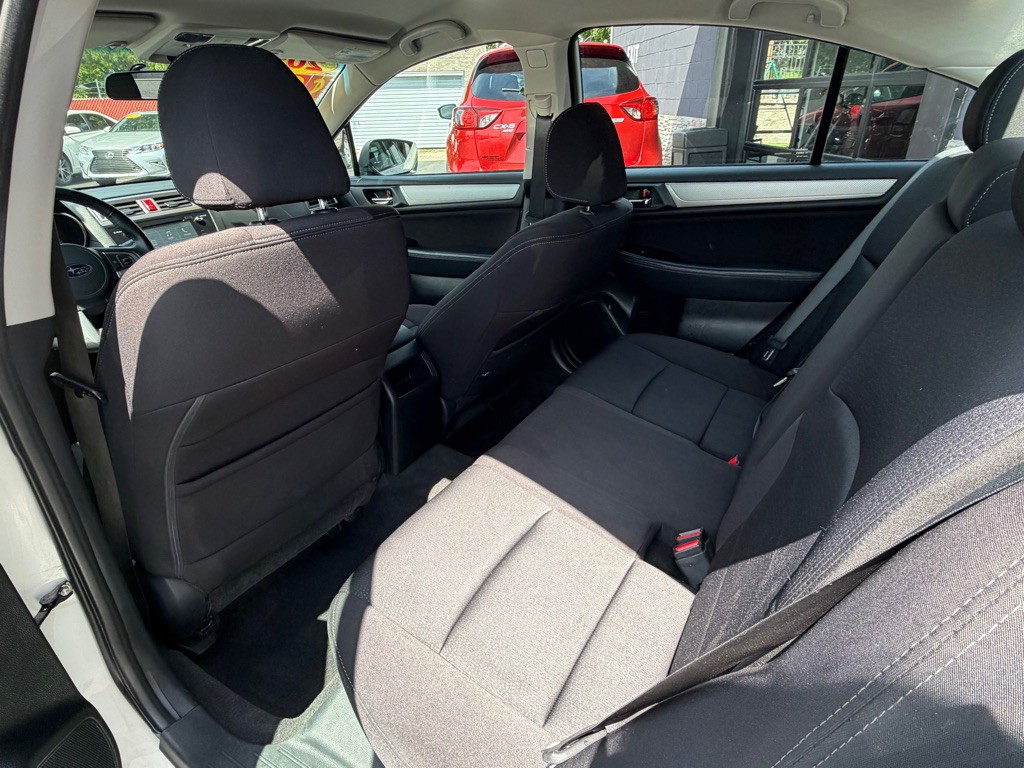2015 Subaru Legacy Image 4