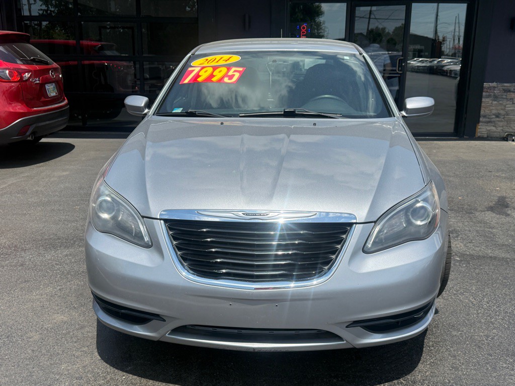 2014 Chrysler 200 Image 1