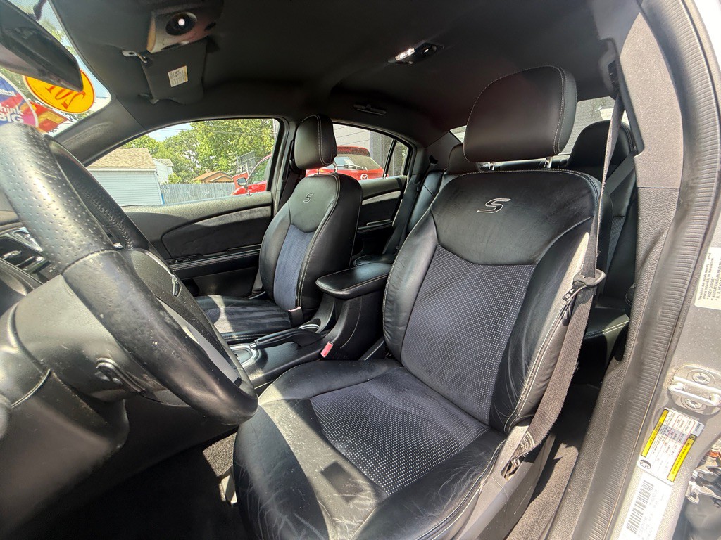 2014 Chrysler 200 Image 3