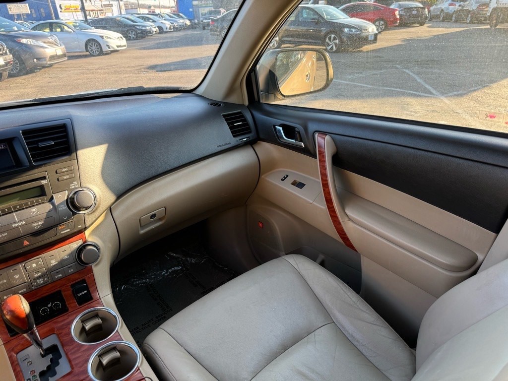 2010 Toyota Highlander Image 24