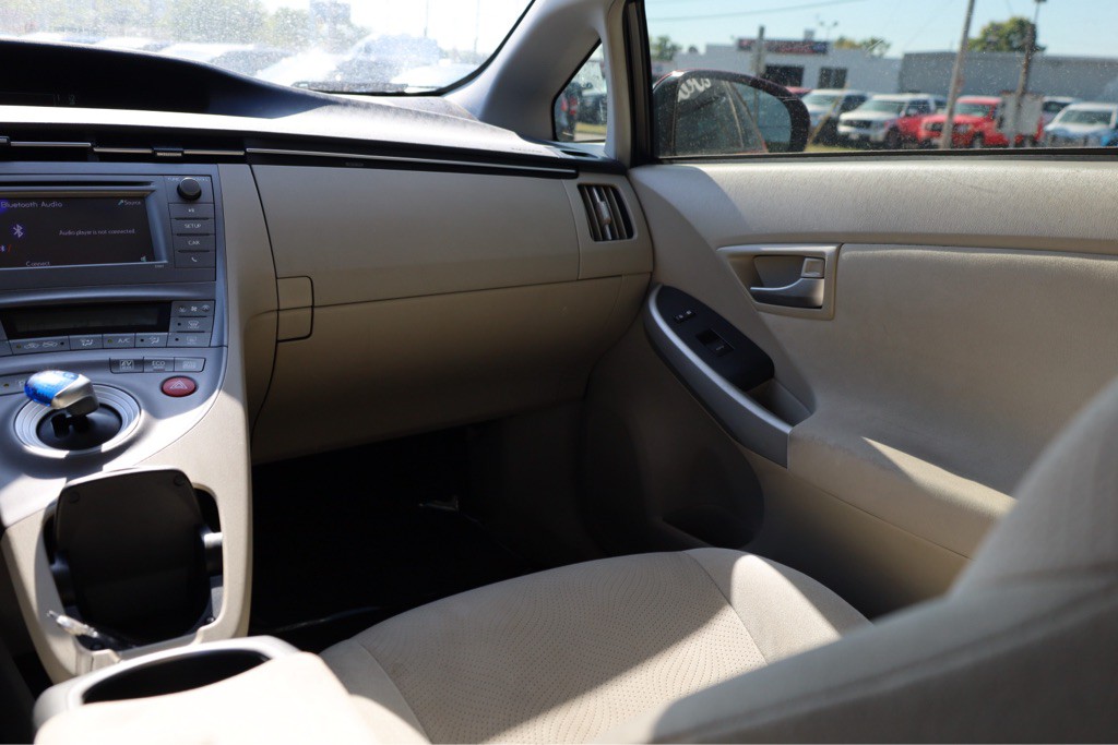 2014 Toyota Prius Image 16