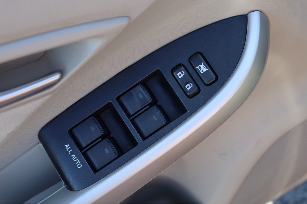 2014 Toyota Prius Image 17