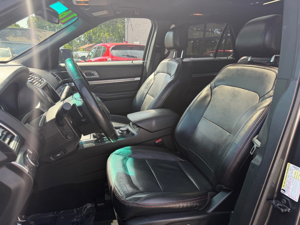 2016 Ford Explorer Image 2