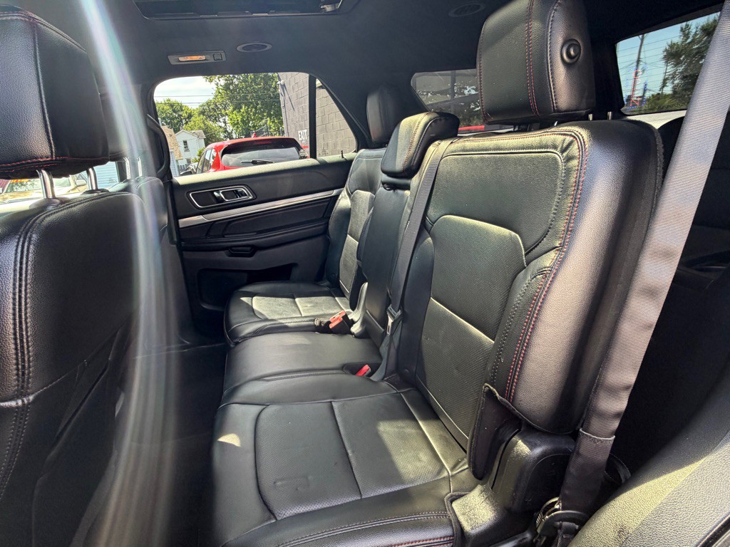 2016 Ford Explorer Image 4