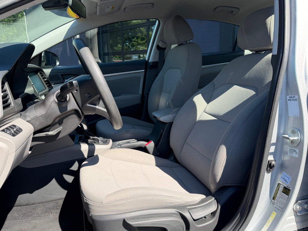 2019 Hyundai Elantra Image 2
