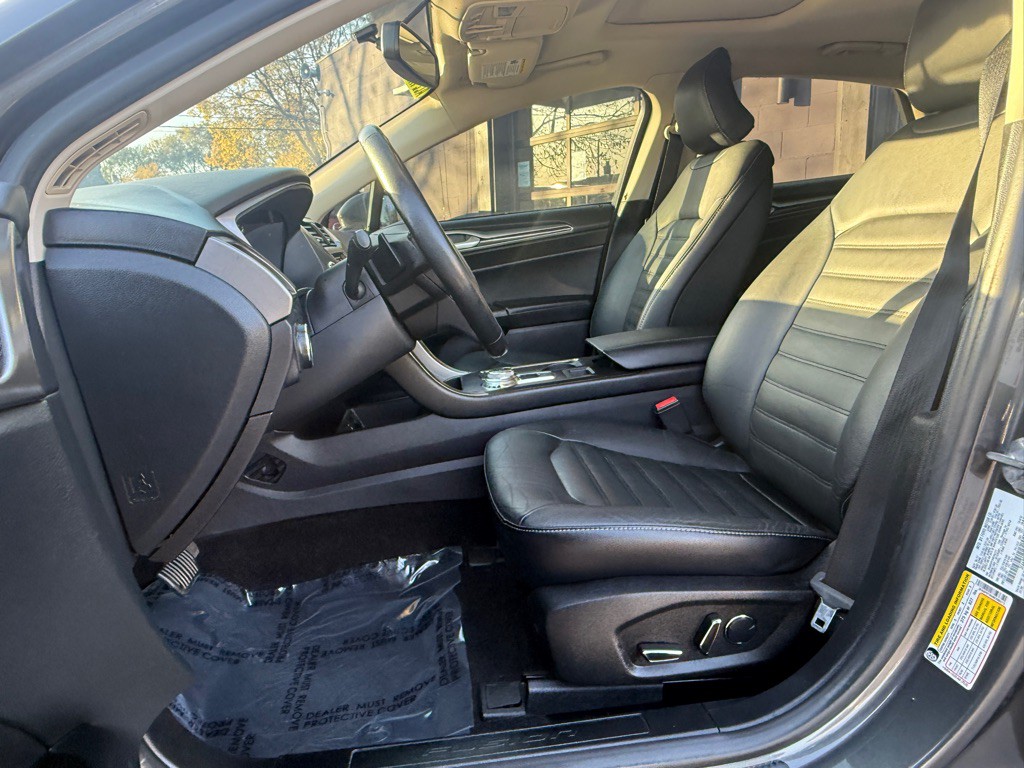 2017 Ford Fusion Image 2