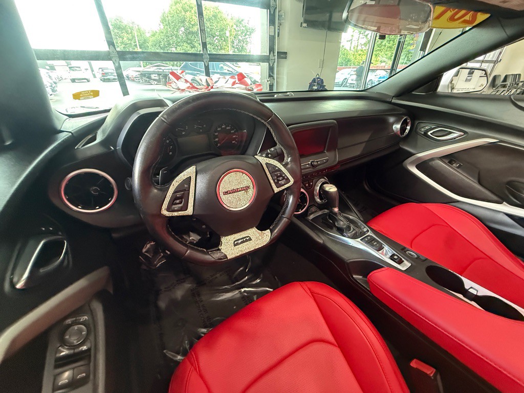 2017 Chevrolet Camaro Image 2