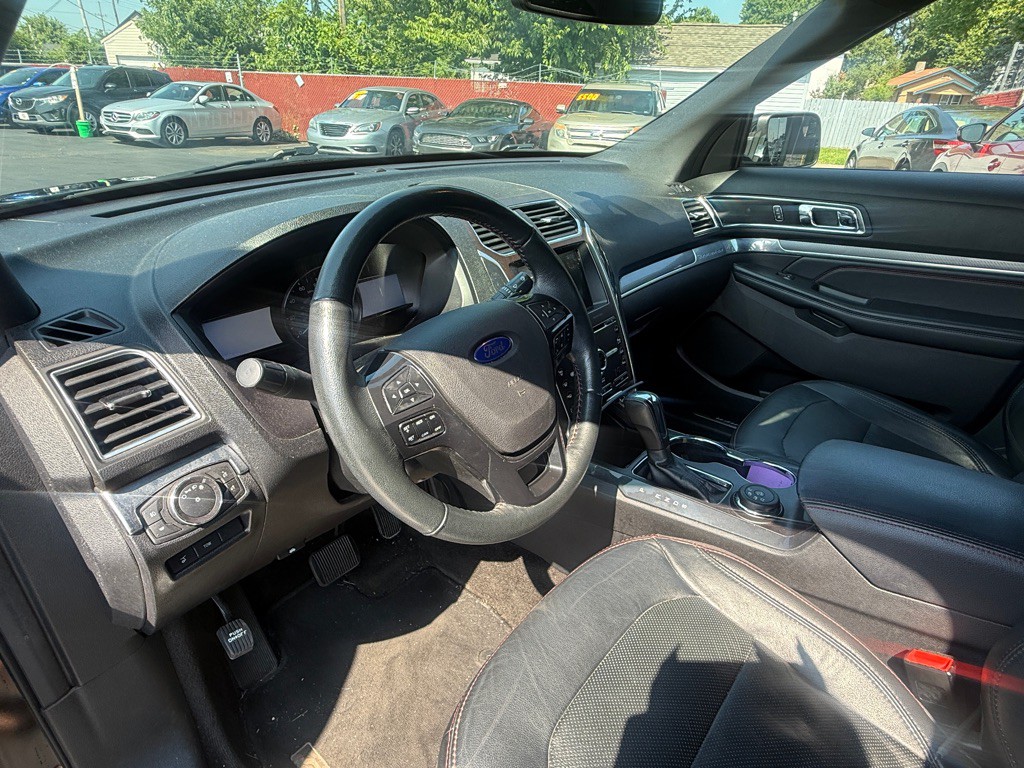 2017 Ford Explorer Image 2