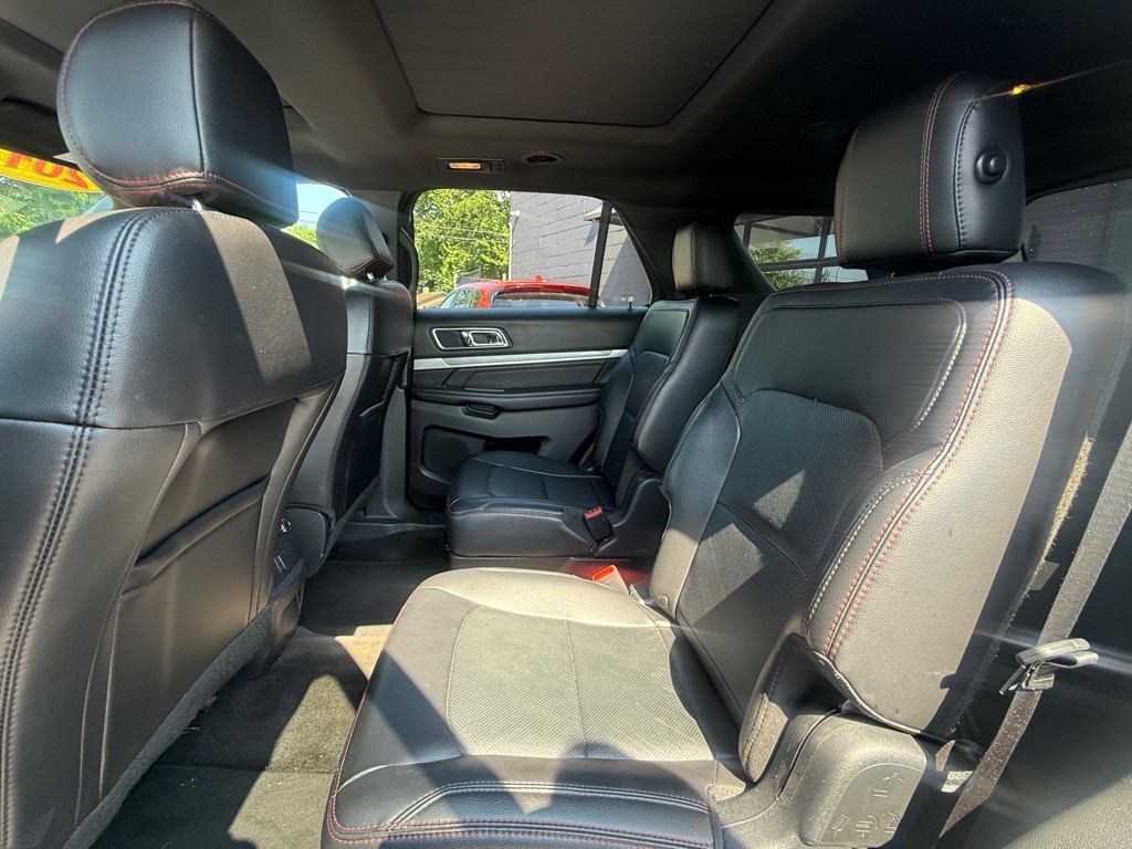 2017 Ford Explorer Image 4