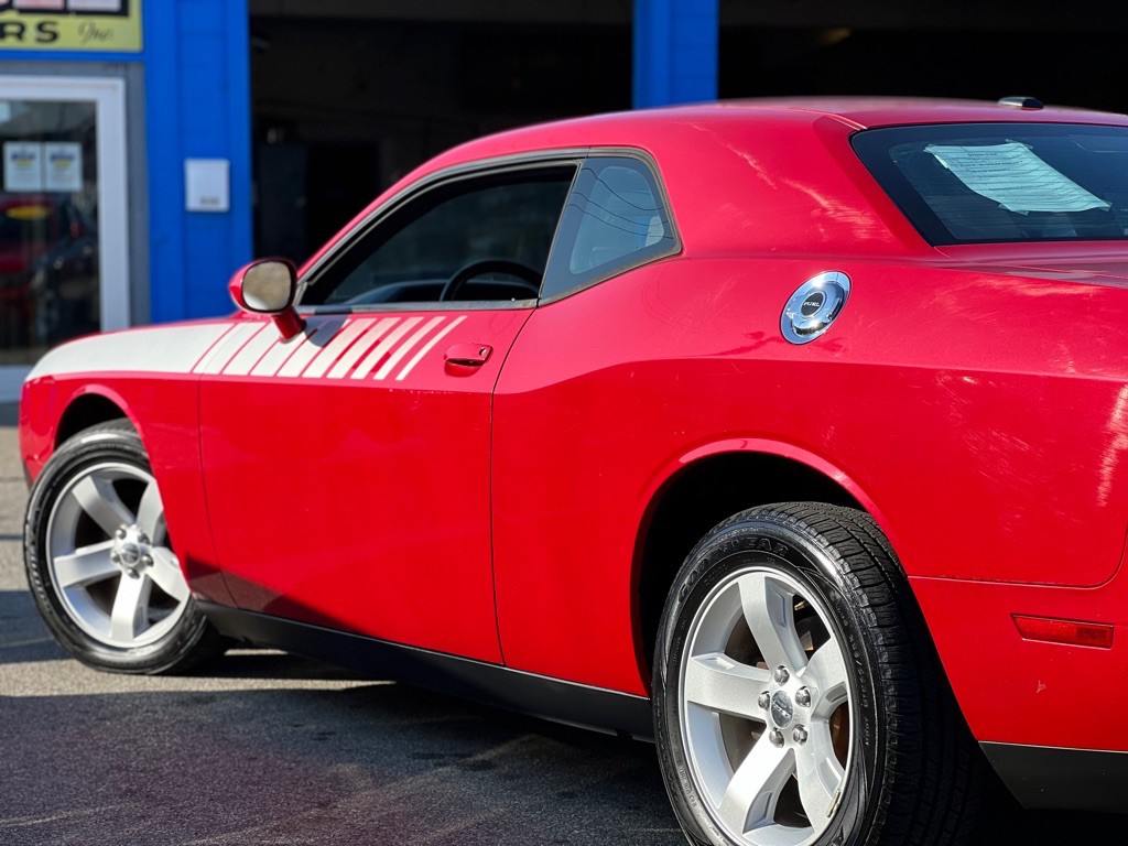 2011 Dodge Challenger Image 4