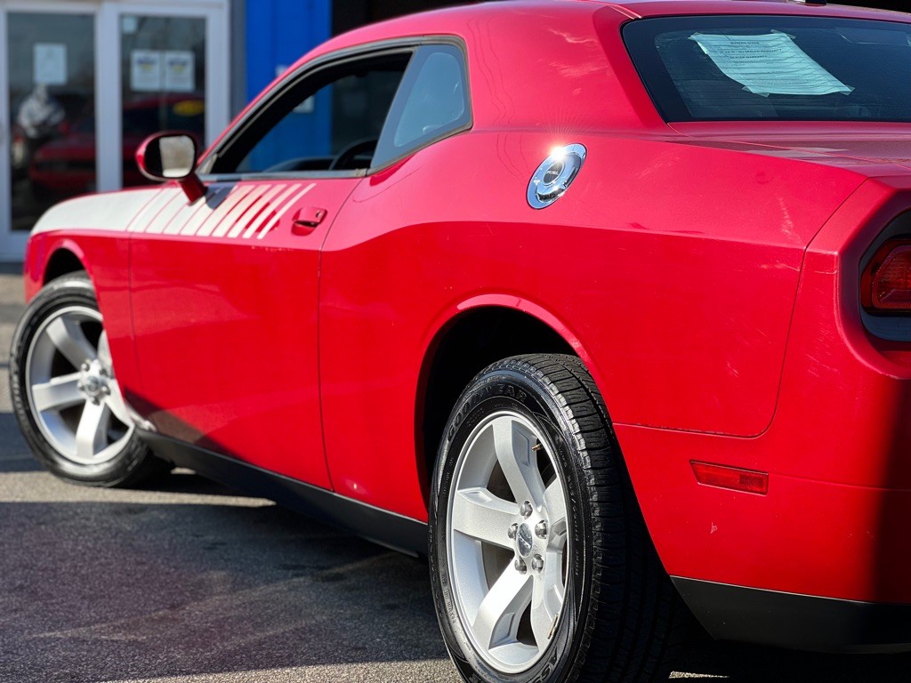 2011 Dodge Challenger Image 11
