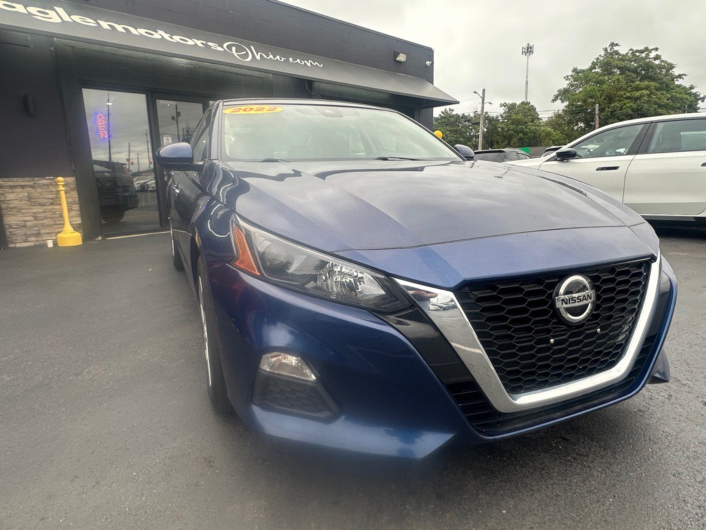 2022 Nissan Altima Image 2