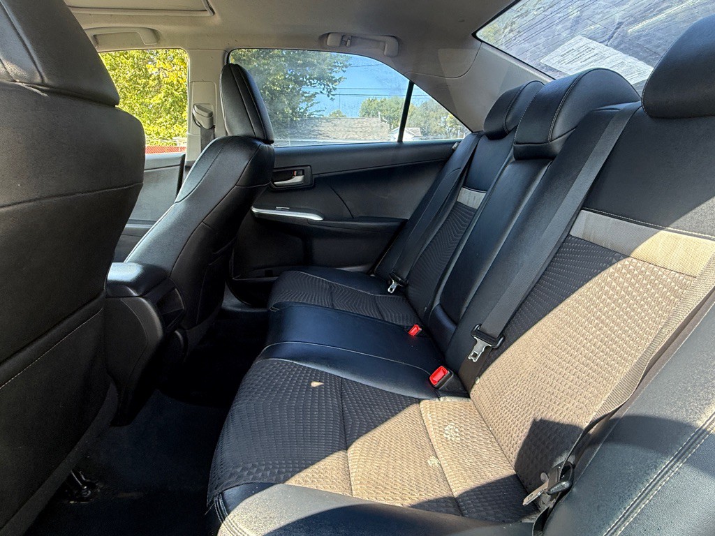 2012 Toyota Camry Image 6