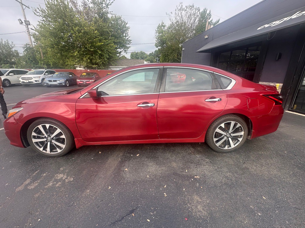 2017 Nissan Altima Image 4