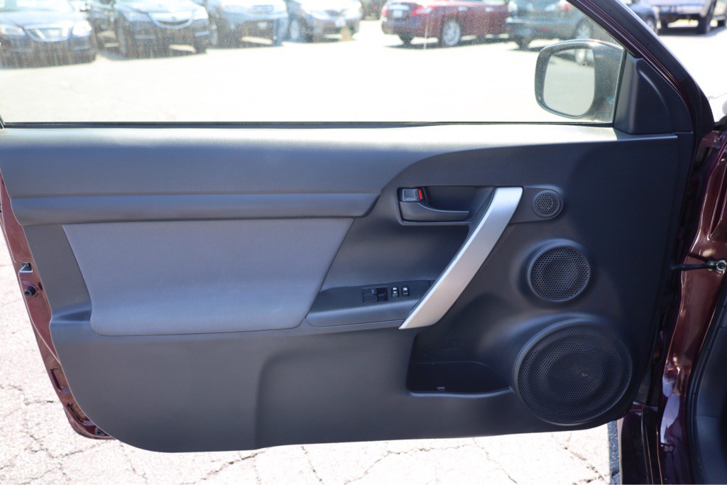 2013 Scion tC Image 9
